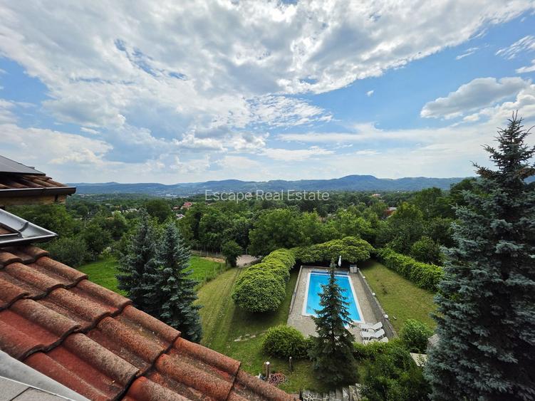 Casă Vilă cu 9 camere și piscină încălzită în localitatea Cornu