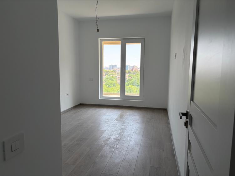 Apartament 2 camere,finalizat,mutare imediata,centrala proprie,vedere catre Lac