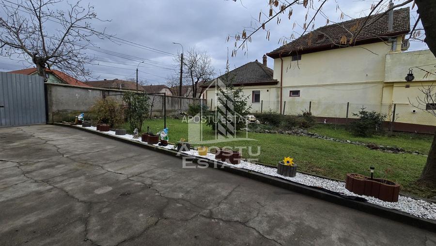 Casa individuala de vanzare, 5 camere, 3 bai, teren 1700 mp, Giarmata - 2