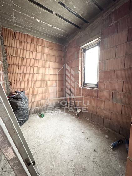 Duplex cu 4 camere, bucatarie separata, toate utilitatile, la asfalt.