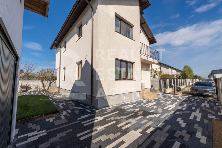 Vila in Tunari cu garaj si spatii de depozitare