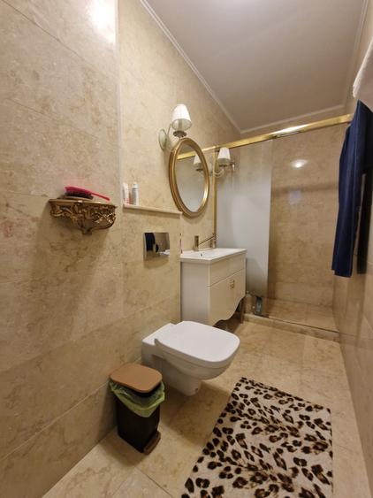 Palazu Mare - 3 camere decomandate, 2 gr sanitare, etaj 2- 160.000euro