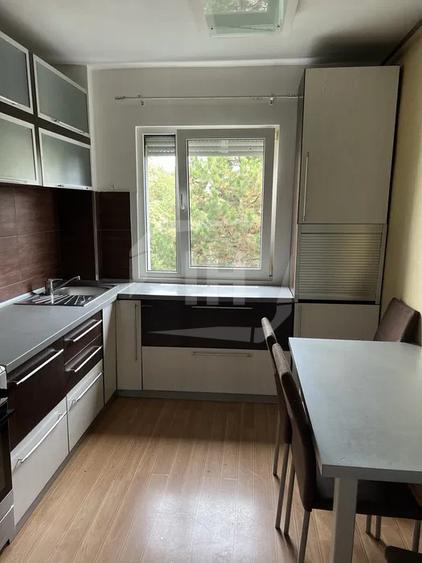 Apartament 3 camere, loc de parcare, zona Manastur