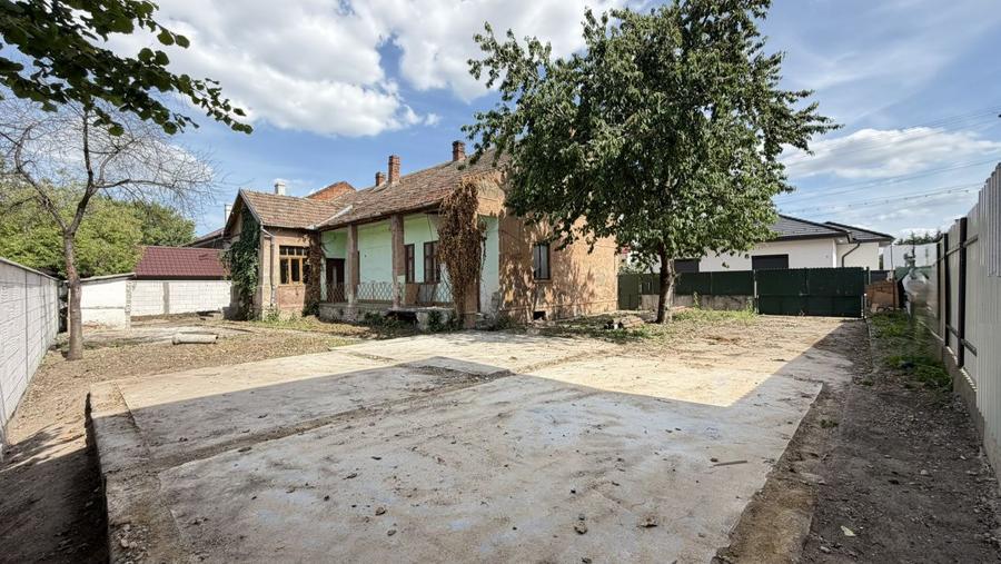 Casă de renovat cu teren 557 mp, central Str. Gh. Barițiu - Carei