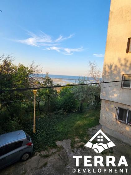 Merită văzut. Unele proprietăți nu așteaptă prea mult. Cu marea la vedere.