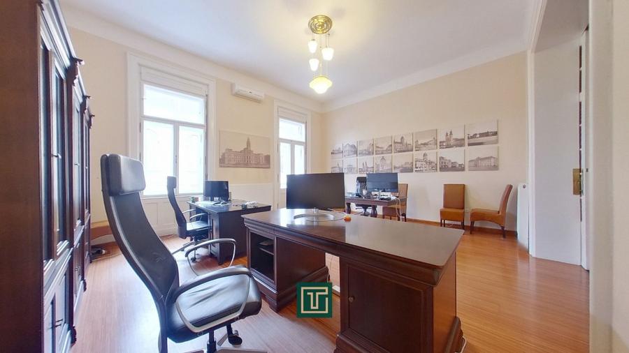 Apartament cu personalitate cu 2 camere cu terasă în centrul Aradului