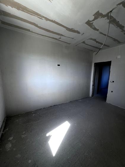Vanzare casa P+M in Sendreni( in spatele Primariei), pret 92.500 euro