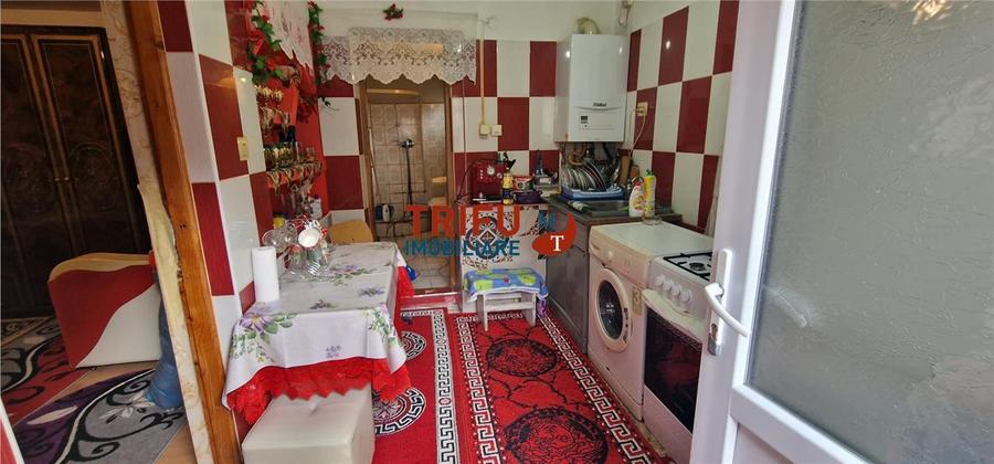 Casa  de vanzare 3 camere zona Sub Stadion