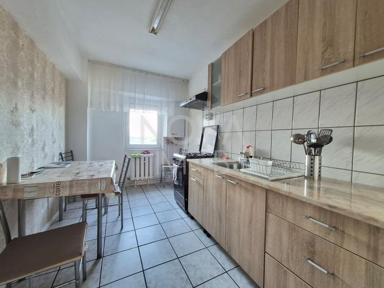 Apartament 3 camere de vanzare, Zona Garii