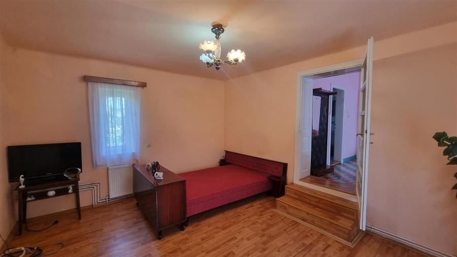 Casa de 4 camere zona Stupini
