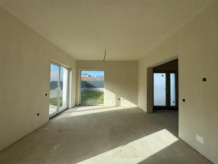 Casa Unifamiliala  Parter + Etaj , situata in Floresti!