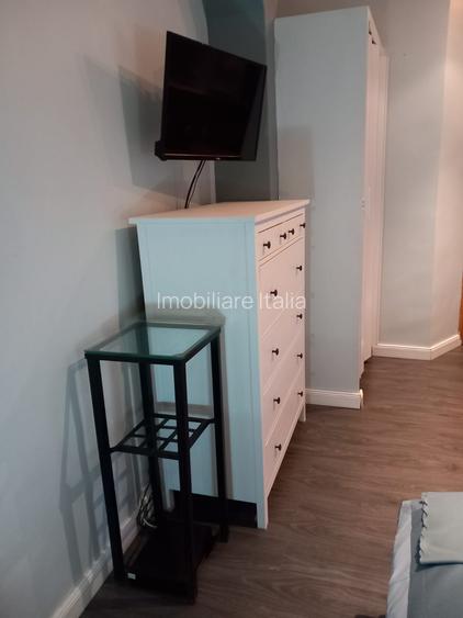Garsoniera moderna, c-tie noua, vedere spre gradina Mitropoliei - 14
