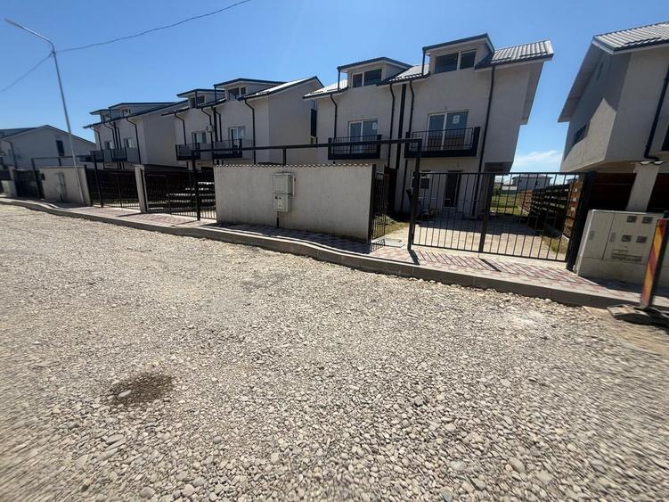 CASA DUPLEX INDEPENDENTEI, TOATE UTILITATILE, TEREN 243 MP, COMIS 0%