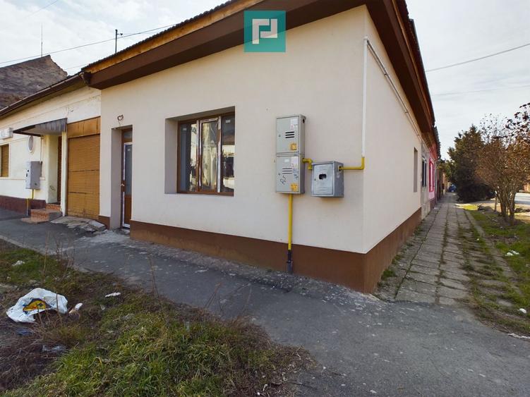 Apartament pasiv la casă de vânzare zona Pârneava
