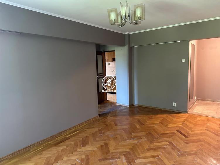 Apartament 3 camere de vanzare semidecomandat etaj intermediar bloc fara risc -