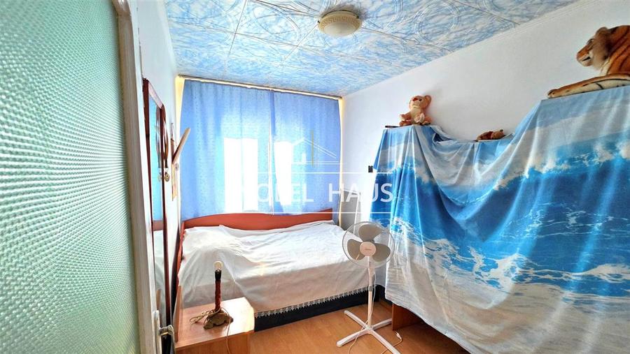 Apartament 3 camere, decomandat, etajul 4, zona Gura Leului