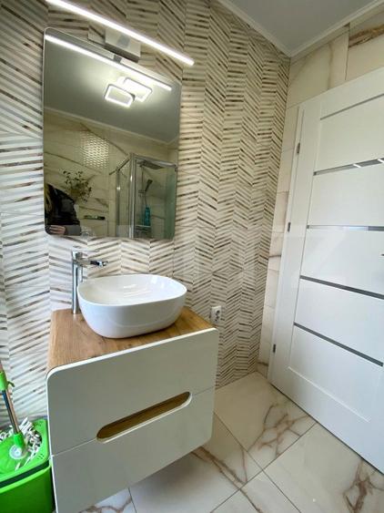 Casa de vanzare, 5 camere, 170 mp, mobilata la cheie, zona Dezmir
