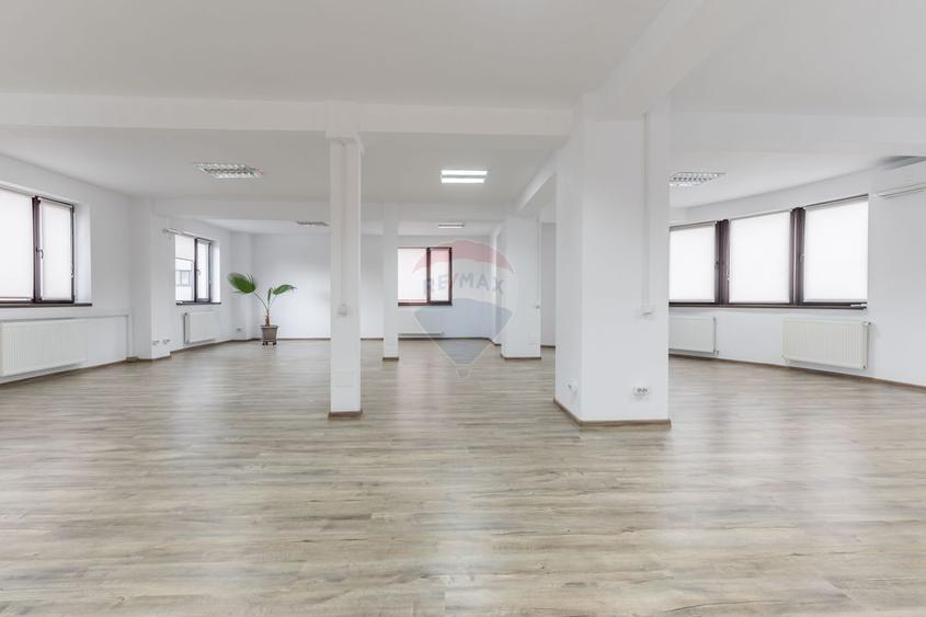 Cladire Mixtă de vânzare 800mp, D+P+3E+M în Tudor Vladimirescu - Iasi