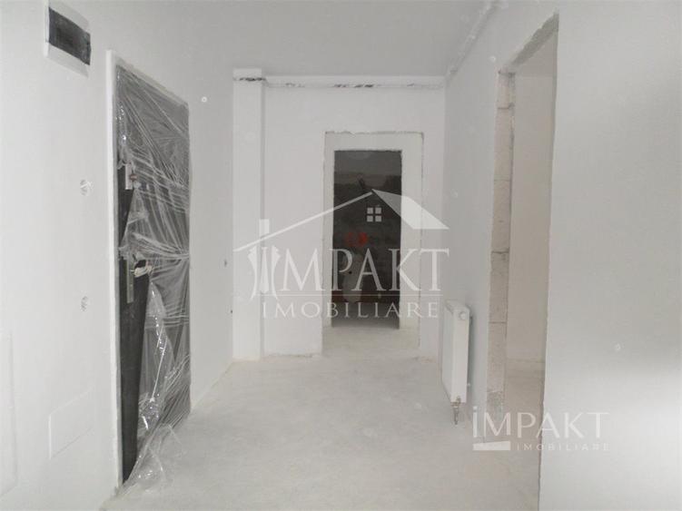 Apartament semidecomandat cu 3 camere in zona Terapia!