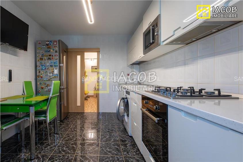 Apartament 3 camere decomandate, central,str. 9 Mai Bacau - 12