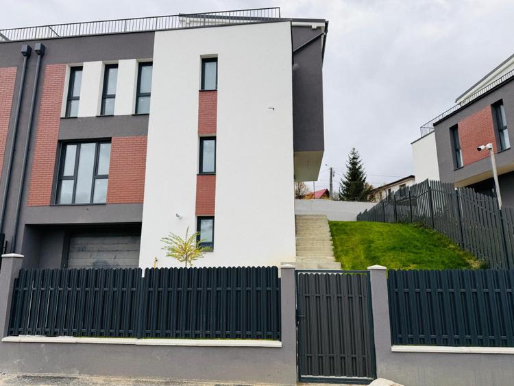 Duplex semifnisat, 202 mp utili, teren 261, panorama, zona strazii Teilor!