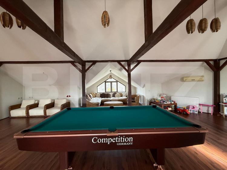 Casa P+1+M cu piscina si 1057 mp de teren, pozitionata inedit