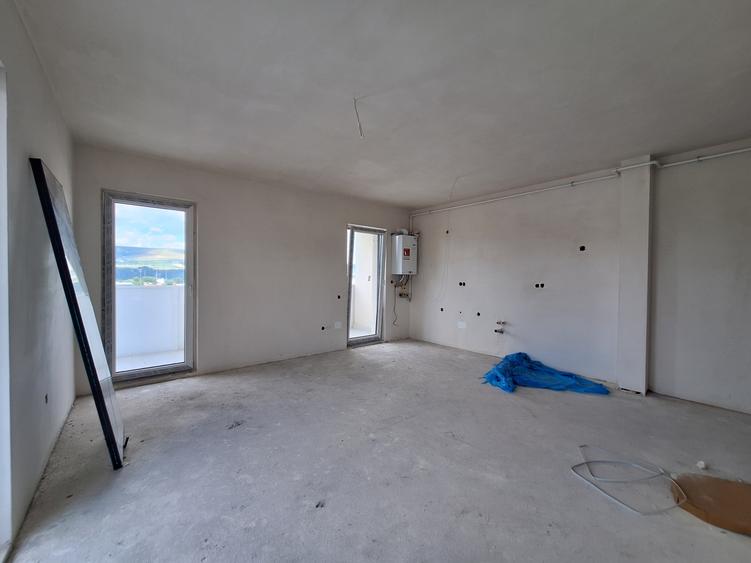 Apartament semifinisat cu CF, bloc nou, zona Eroilor