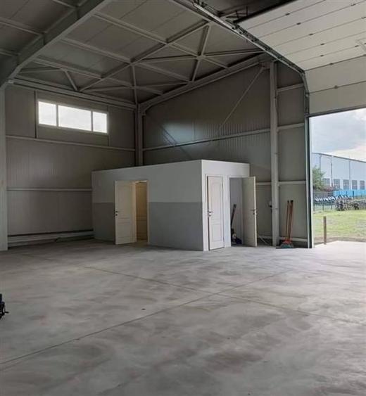 HALA MODERNA 400 MP + SHOWROOM BIROURI | TEREN 2.500 MP | ACCES TIR | LANGA DN71