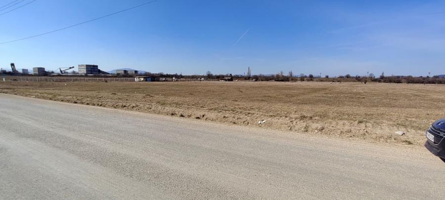 Teren industrial la drum asfaltat - langa Ocolitoarea Municipala