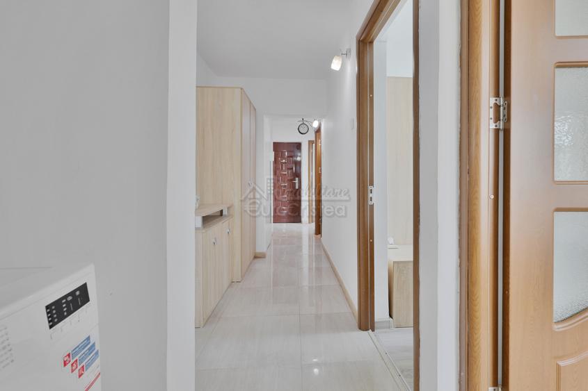 Apartament 3 camere cu vedere spectaculoasă la mare, la doar 100 metri de plajă