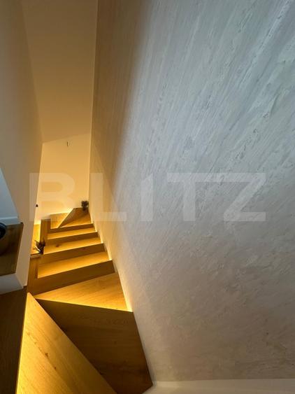 Duplex cu 4 camere, 178 mp utili, cu garaj, panoramă superbă, zona Voronet