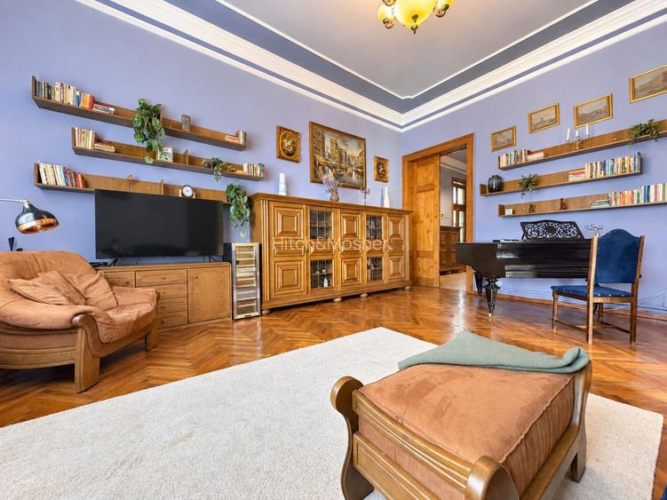 Apartament în Piața Libertății | Clădire istorică, balcon cu vedere spre piață - 18