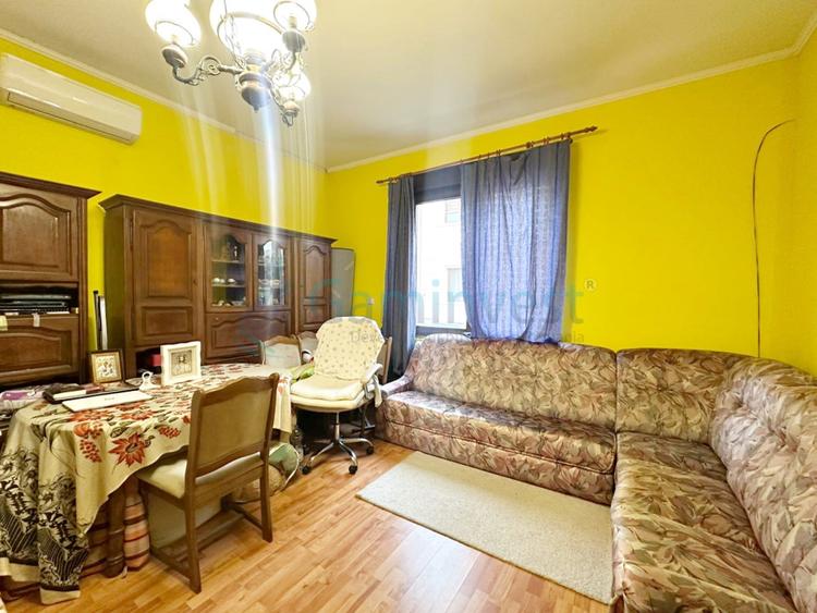 Doua case independente,singur in curte, central, Oradea