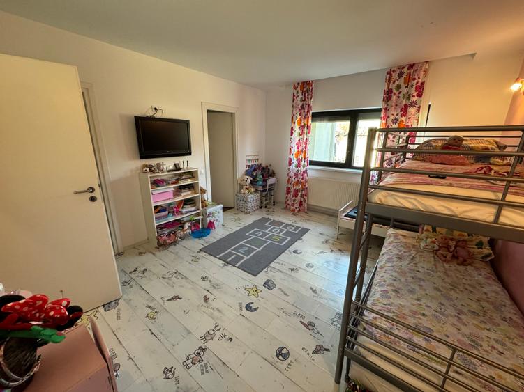 Casă de vânzare în Lipănești - Construcție modernă, teren generos
