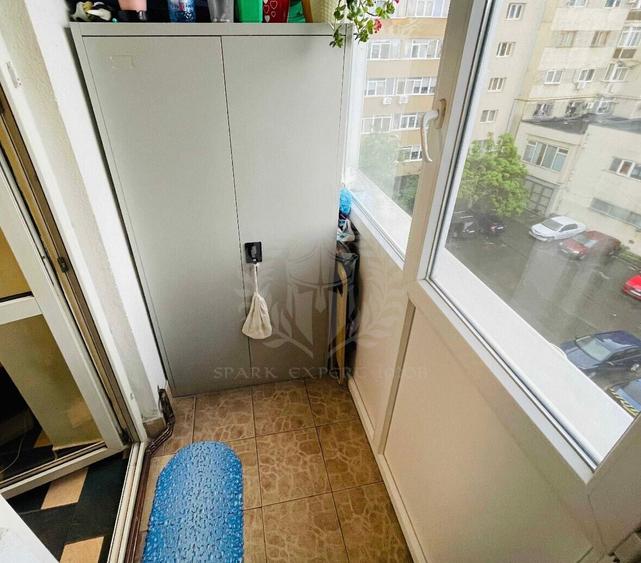 2 CAMERE // REPUBLICII // MOBILAT