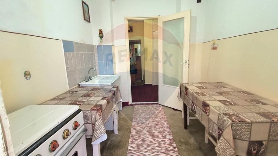 Apartament cu 3 camere de vânzare, decomandat Micro 17- Galați