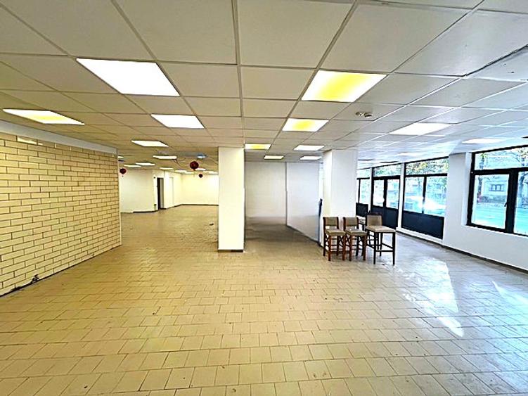 VANZARE CLADIRE CU RESTAURANT UTILAT COMPLET PLUS SPATIU COMERCIAL