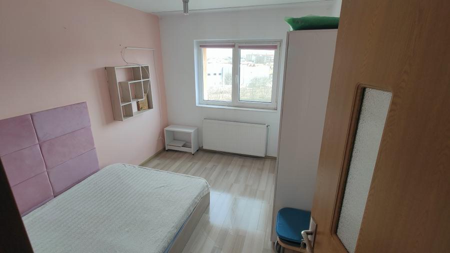Vand apartament 3 camere BRASOV cartier Florilor