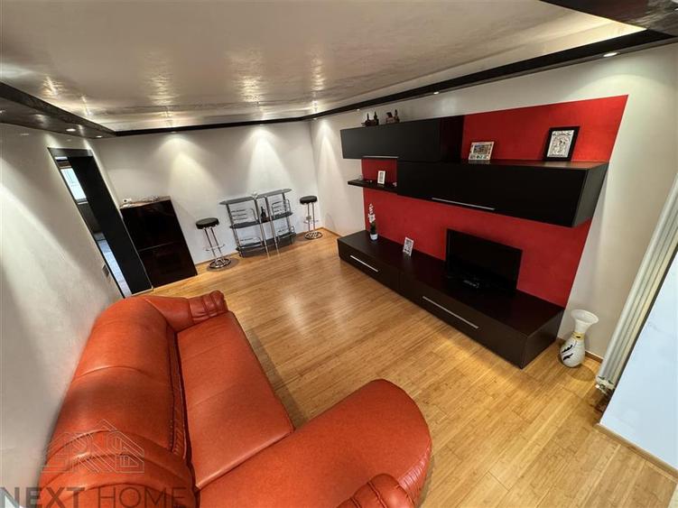 APARTAMENT 2 CAMERE , 2 STEJARI