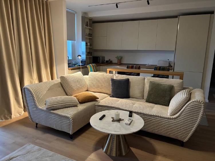 Apartament premium 3 camere | Ultimul etaj | Terasă 19 mp | 2 parcări | Coresi