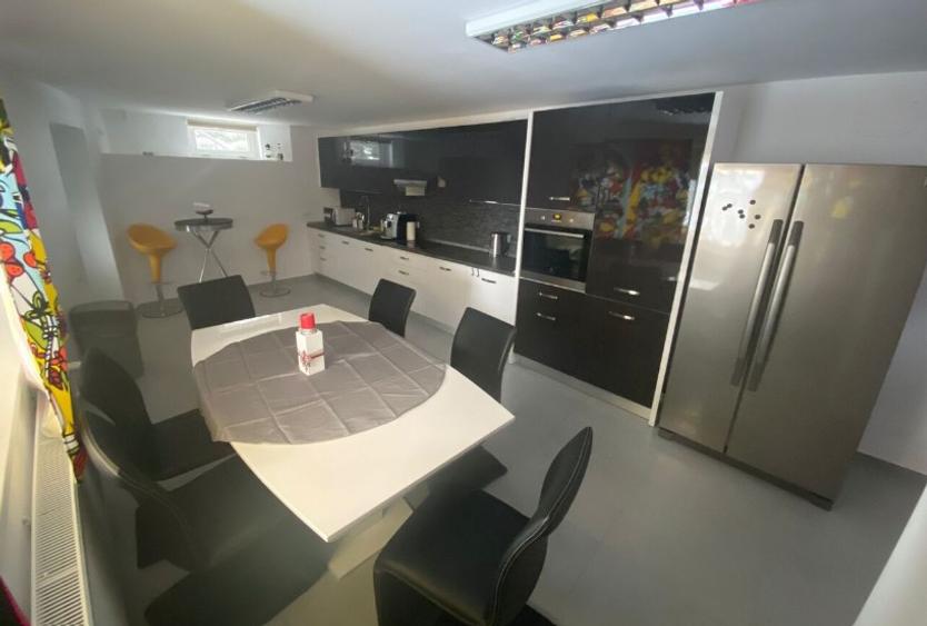Pensiune 7 camere plus apartament zona Platos Paltinis