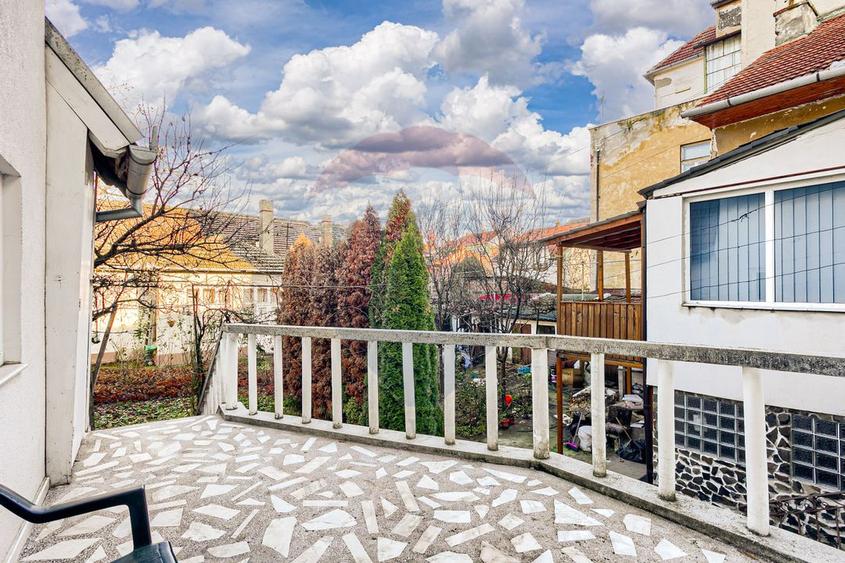Apartament 4 camere spațioase, curte, zona Piata Catedralei