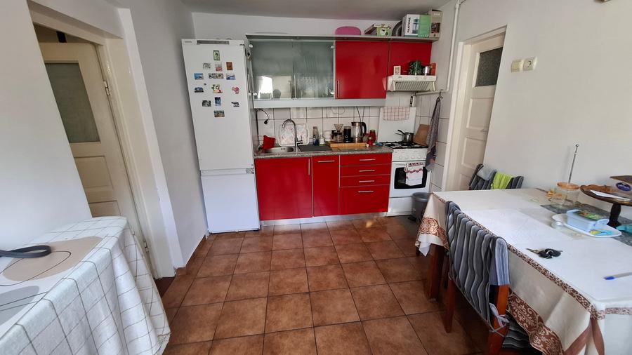 Casa 3 camere - constructie mixta + teren 200 mp (deschidere 8 ml )