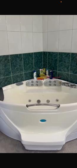 Palat unicat 84 camere, piscina,independent energetic