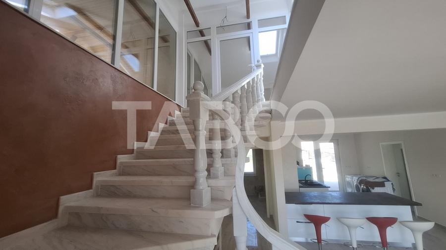 Casa de vanzare 405 mp utili 2 garaje 250 mp terase Slimnic Sibiu