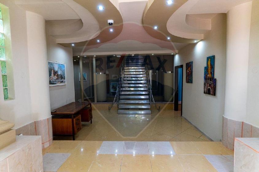 Hotel / Pensiune de închiriat sau vanzare în zona Central,Hunedoara