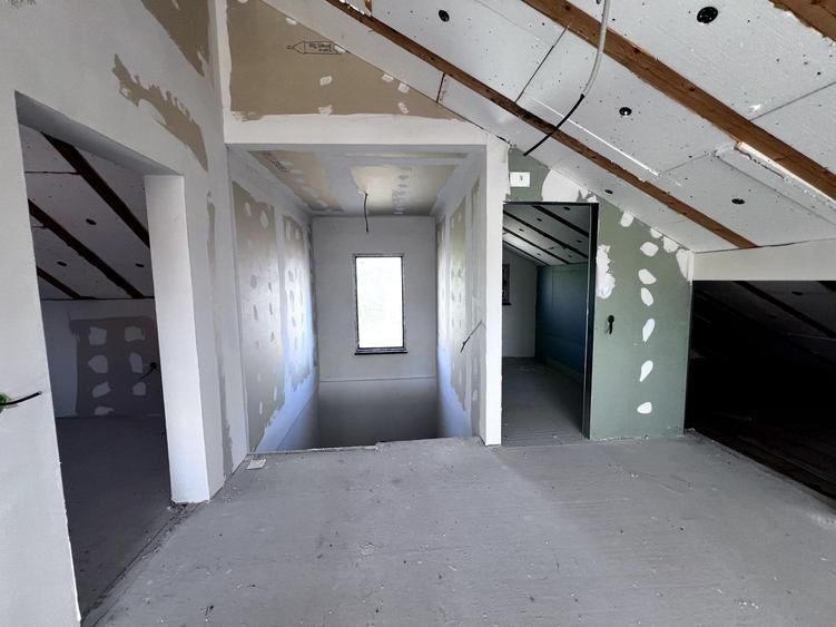 Vanzare casa P+M in Sendreni( in spatele Primariei), pret 92.500 euro