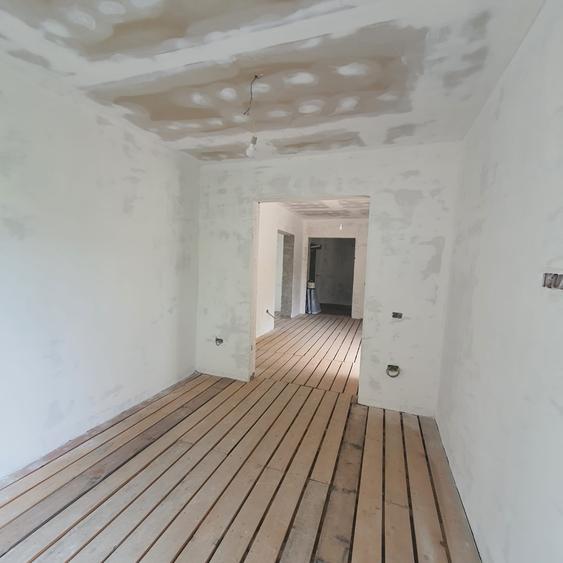 Etaj vila, 3 camere decomandate, garaj, curte 100mp, ultracentral,