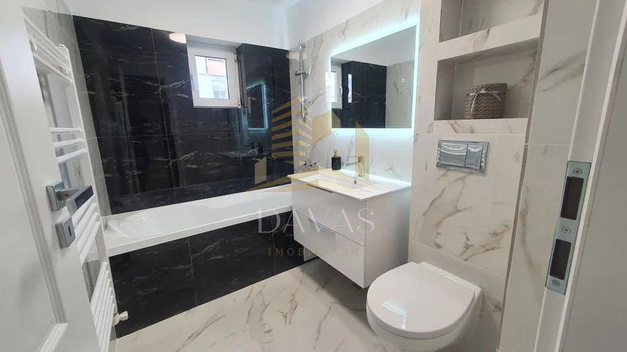 Apartament 3 camere semidecomandat | Între Lacuri