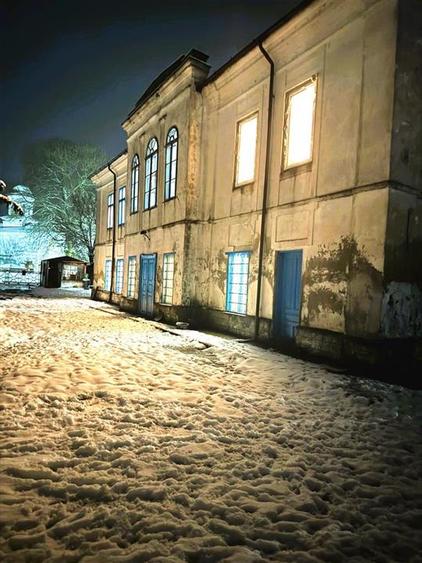 DE VANZARE CONAC  CU TEREN 8330  MP ZONA MELINESTI LA 20 KM CRAIOVA  DOLJ